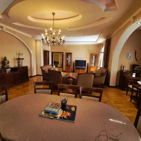 In Baku 194.0 m² apartment is for sale - Image 10