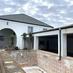 In nan 220.0 m² house with 5.0 rooms is for sale - Image 3
