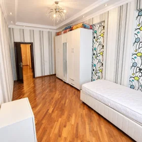 In Baku 100.0 m² apartment is for sale - Image 8