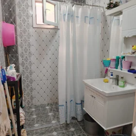 In Baku 67.0 m² house with 2.0 rooms is for sale - Image 2