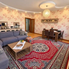 In Baku 160.0 m² apartment is for sale - Image 3