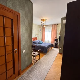 In Baku 160.0 m² apartment is for sale - Image 10