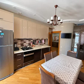 In Baku 117.0 m² apartment is for sale - Image 10