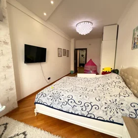 In Baku 165.0 m² apartment is for sale - Image 5