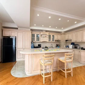 In Baku 165.0 m² apartment is for sale - Image 9