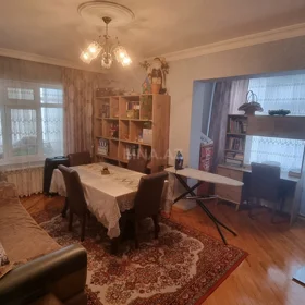In Baku 100.0 m² apartment is for sale - Image 5