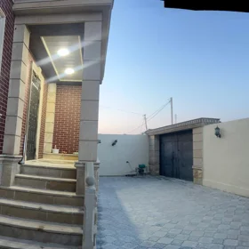 In nan 200.0 m² house with 5.0 rooms is for sale - Image 3