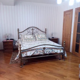 In Baku 125.0 m² apartment is for rent - Image 5