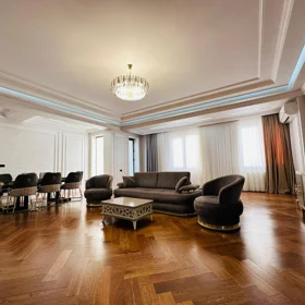In Baku 170.0 m² apartment is for rent - Image 3
