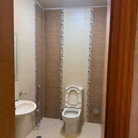 In Baku 140.0 m² apartment is for rent - Image 9