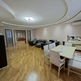 In Baku 170.0 m² apartment is for rent - Image 3