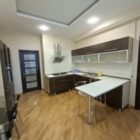 In Baku 170.0 m² apartment is for rent - Image 9