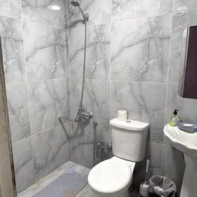 In Baku 150.0 m² house with 3.0 rooms is for rent - Image 8