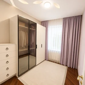 In Baku 180.0 m² apartment is for sale - Image 8