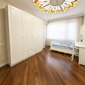 In Baku 180.0 m² apartment is for sale - Image 10
