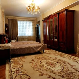 In Binəqədi rayonu 210.0 m² apartment is for sale - Image 2