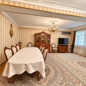 In Binəqədi rayonu 210.0 m² apartment is for sale - Image 8