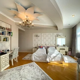 In Baku 170.0 m² apartment is for sale - Image 2