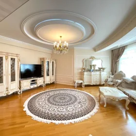 In Baku 170.0 m² apartment is for sale - Image 3