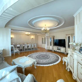 In Baku 170.0 m² apartment is for sale - Image 4