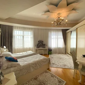 In Baku 170.0 m² apartment is for sale - Image 10