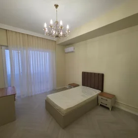 In Binəqədi rayonu 114.0 m² apartment is for sale - Image 2