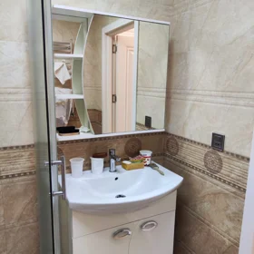 In Baku 70.0 m² apartment is for rent - Image 2